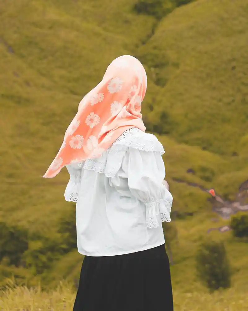 সুন্দর মেয়ে প্রোফাইল পিক স্টাইলিশ ভঙ্গি