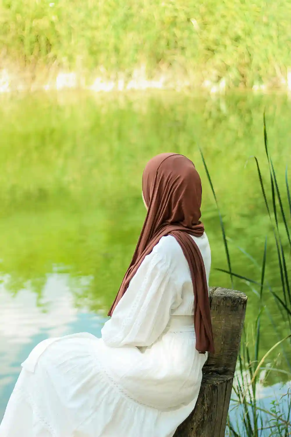 সাদা বোরকা পরা ইসলামিক প্রোফাইল পিক